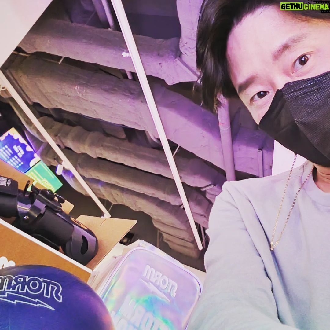 Uhm Ki-joon Instagram - 촬영후 오랜만에 혼볼링~~ 재밌는데 넘 간만에치니...ㅠㅠ 자주자주 쳐야지...!!!!!!
