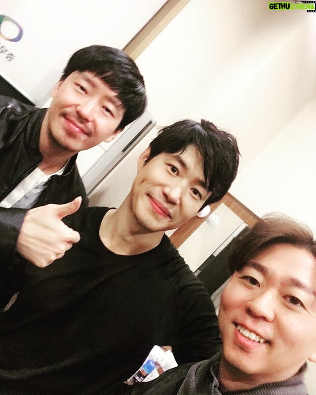 Uhm Ki-joon Instagram - 어제 바넘을 봤네용~ 얼마남지 안았습니당~ 많이들 봐주세용~~ㅎㅎ