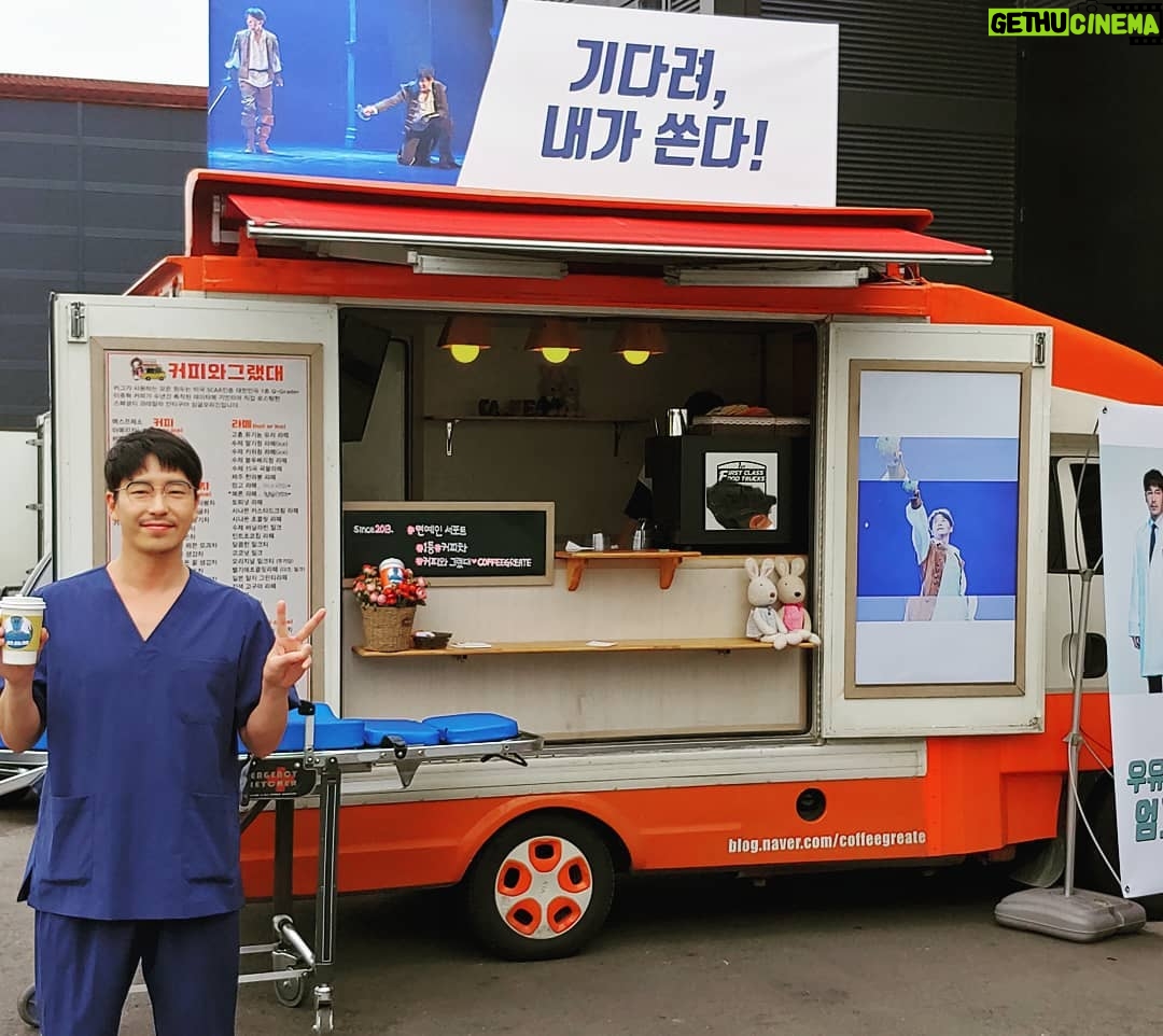Uhm Ki-joon Instagram - 준상형님!!!! 감사합니당~ㅎ 잘 마시겠습니당~~^^* 사랑합니당!!! 우리는 하나!!!!!!ㅎㅎㅎ