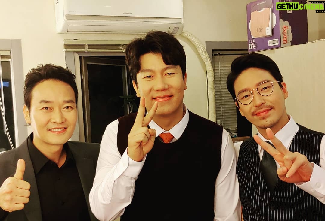 Uhm Ki-joon Instagram - Art start~~!!!!!!!! 많이들 웃어주세용^^*ㅎㅎ