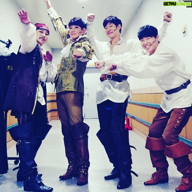 Uhm Ki-joon Instagram - 삼총사 10주년 감사했습니다 앞으로 더 화이팅하겠습니당^^*