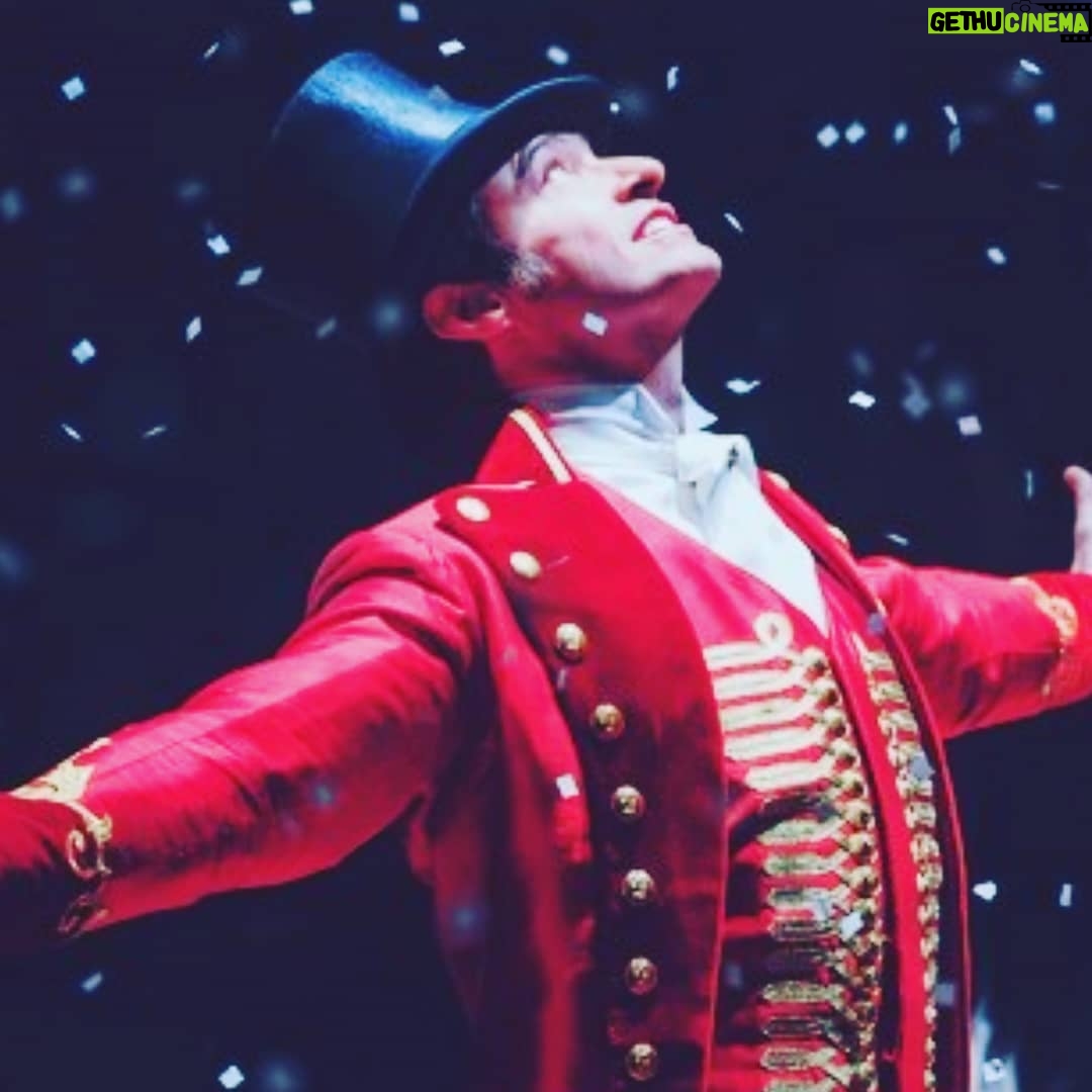 Uhm Ki-joon Instagram - 위대한쇼맨~ 남을 행복하게 해주는게 진정한 예술이다...
