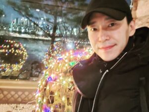Uhm Ki-joon Instagram - 메리 크리스마수입니당~~ㅎ
즐거운 시간들 보내세용~^^*