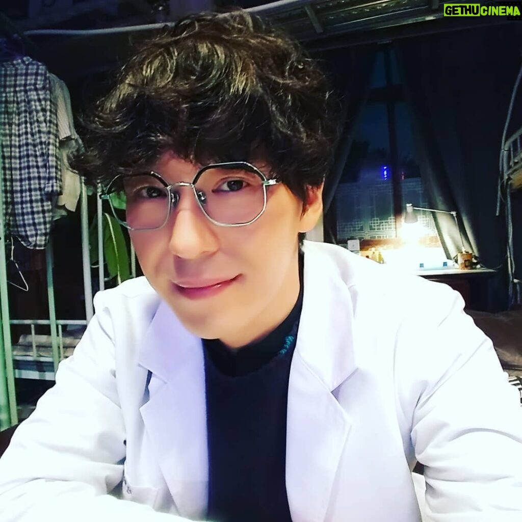 Uhm Ki-joon Instagram - 로봇이아니야 화이팅~!!! 홍백균도 화이팅~~!! 추운날 모두다같이 화이팅!!!!!!!