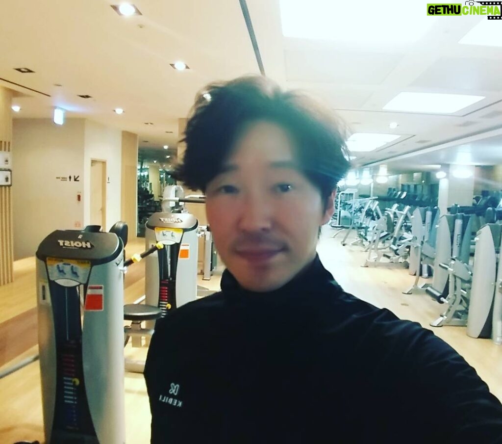 Uhm Ki-joon Instagram - 해장은 역시 운동~~~ㅎㅎ 간만에 쉬는날~~^^* 감기조심하세용~ㅎ