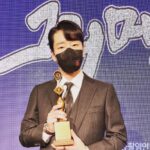 Uhm Ki-joon Instagram - 2021 그리메상 최우수연기자상~ 감사합니다~~!!!!!! ^^*