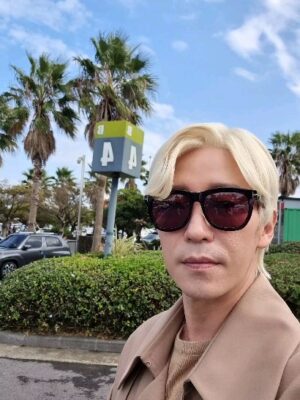 Uhm Ki-joon Instagram - 작년 제주도에서~
오늘도 7인 화이팅~~!!!!