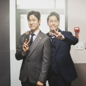 Uhm Ki-joon Instagram - 펜트하우스 시즌2 사랑해주셔서 감사합니다~
더 잘 준비해서 시즌3으로 찾아뵙겠습니다~