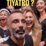 Umut Oğuz Instagram - Neden tiyatro ? 🥰🧿✨️💫❤️🔥🙏🏼 #tiyatro #actorlife #actor #actress #comedy #hollywood #theatre #show #funnyvideos #onstage #dariofo
