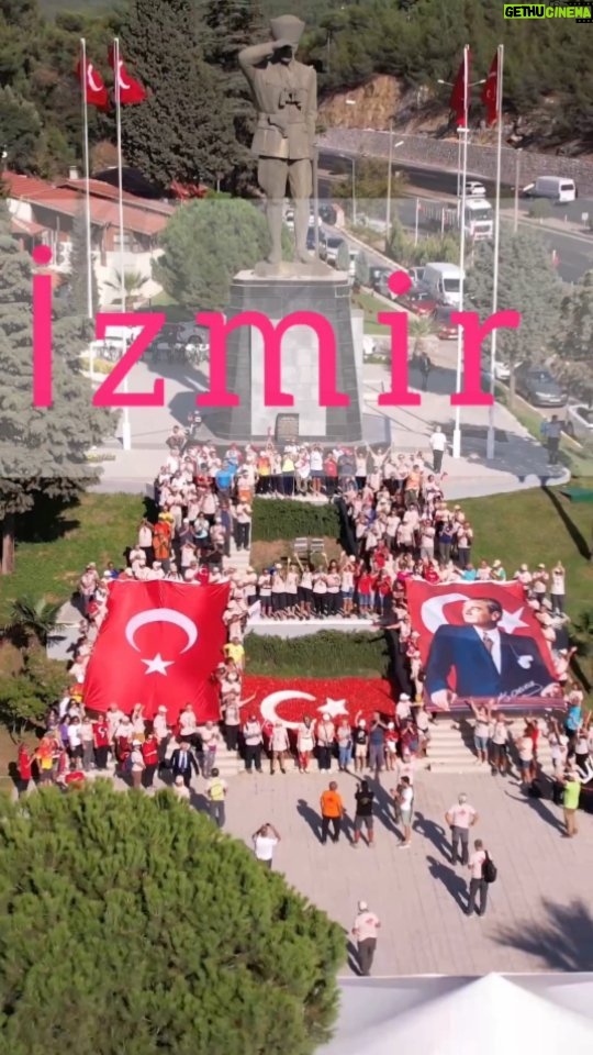 Umut Oğuz Instagram - İzmirli bilir 9 Eylül ne demektir. İşgal edildiğinde bir milletin Kurtuluş hareketini başlatan, İşgali bittiğindeyse vatanın bağımsızlığını ilan ettiği dünyadaki tek şehirdir İZMİR ! 🇹🇷 Doğum günün kutlu olsun 🧿🧿👏🏼👏🏼 #9eylülizmirinkurtuluşukutluolsun #mustafakemalatatürk Video @okanoguzz