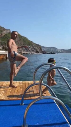 Umut Oğuz Instagram - Ona destek ol dediklerinde ben 👊🏼😎

@ezberbozanbebekler 
#ezberbozanbebekler 
#ezberbozanebeveynler 
#funnyvideos 
#kahkahalı