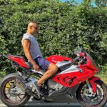 Umut Oğuz Instagram - Dünya motosiklet günüymüş hiç söylemiyorsunuz ❤️ Nazar boncukarını görelim 🧿🥰 #worldmotorcycleday