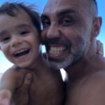 Umut Oğuz Instagram - 39 aylık muhteşem serüvenin 90 saniyelik bir BABALAR GÜNÜSÜ... Olan olmayan, babalık makamını dolduran ve hatta evlatlarına babalık da yapmak zorunda kalan tüm anaların günü kutlu olsun ❤️🧿🧿🧿 📌 Instagram bu ara saçmaladığı için silip tekrar yüklemek durumunda kaldım 😊 #babalargünü #dorabeybüyüyor