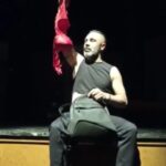Umut Oğuz Instagram - En son hangi oyunu izledin ? 🥰 #tiyatro #tiyatrocandır #theatre #showtime #hırsızoyun