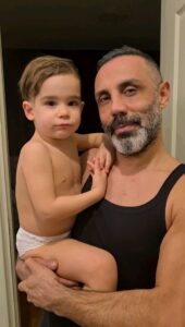 Umut Oğuz Instagram - Bizi mutlu edecek bi şey söyle 🌞 #turuncumutlu #dorabeybüyüyor #cutebabyboy