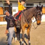 Umut Oğuz Instagram - Aslında çabalarımız değil mi mucizelerimize giden yollar ? Dertlenip içe kapanmak yok, derin nefes, kocaman bir şükür ve küçük bir tebessümle başlamak belki uzun zamandır beklediğin mucizenin yol ayrımıdır...🙏🏼🌟 Harika bir hafta olsun 🧿💜 #şükür #dorabeybüyüyor @ezberbozanbebekler
