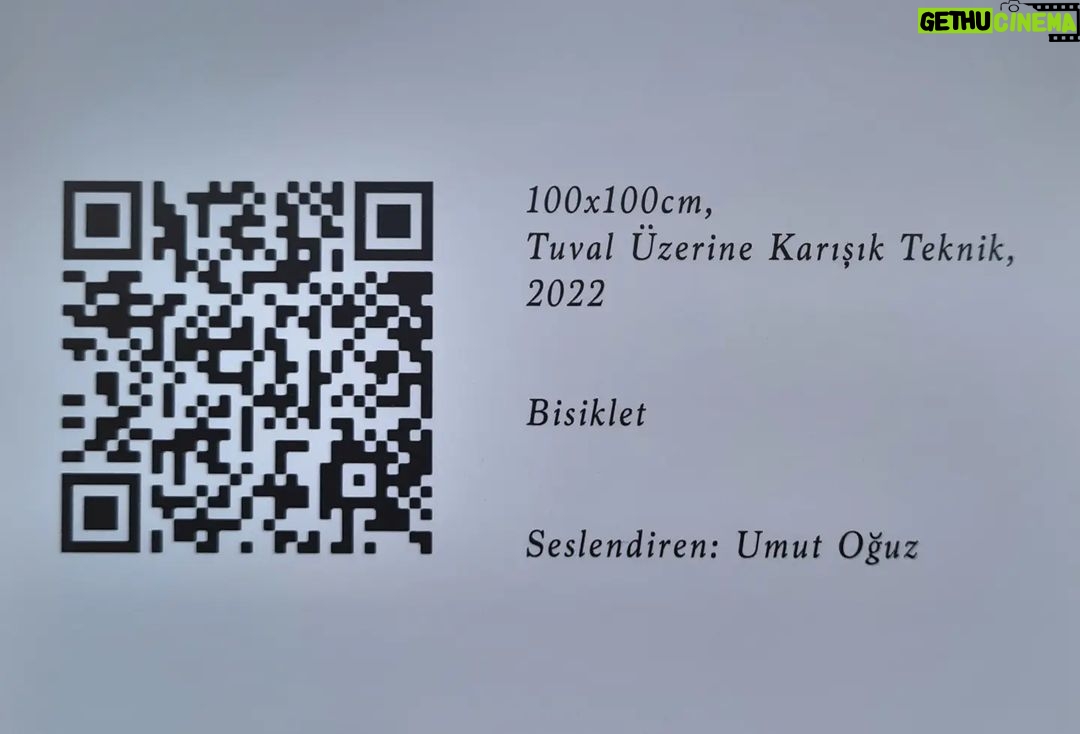 Umut Oğuz Instagram - Türkiye Eğitim Gönüllüleri Vakfı yararına, @eceturkiyecom ana sponsorluğunda gerçekleştirilen Cenk Yüksel #sesimresim projesinde Hacı Bayır'ın hikayesini seslendirdim. Kaydırarak dinleyebilirsiniz 🙏🏼 Ece Türkiye'nin yönettiği avm'lerden birinde bu sıra dışı sergiye denk gelebilirsiniz 😊 Keyifli izlemeler 🧿 @deryababuc @cenkyukselofficial @dbpositive @kurumsalhane #eğitimdefırsateşitliği #birçocukdeğişirtürkiyegelişir