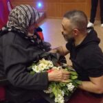 Umut Oğuz Instagram – Ne güzelsin Ege 🧿
Muhabbetin ayrı
Kalbin ayrı güzel 💜
Hiç değişmedi bu ruh hali,
Sana gelirken taşikardi,
Giderken hüzünlü bir yeşilçam filmi gibisin.
Şimdilik hoşça kal,
Ektik tohumları sevgiyle
Tez vakit tekrar görüşüp
Sahnede kavuşmak dileğiyle🙏🏼