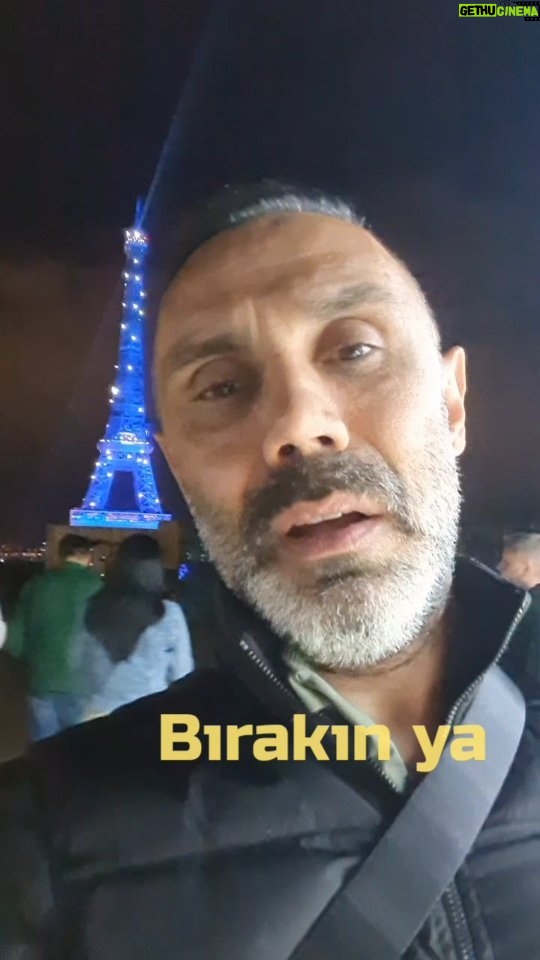 Umut Oğuz Instagram - Görmemişin kulesi olmuş... #toureiffel #paris #tbt #hgg Paris, France