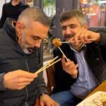 Umut Oğuz Instagram - @umutoguz Çok korktun bir daha Korkutmayacağım😊 #umutoguz #cigkofte #istanbul #kebap #adanakebap #hasanustakebap Istanbul, Turkey