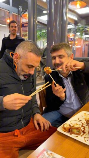 Umut Oğuz Instagram - @umutoguz Çok korktun bir daha Korkutmayacağım😊 #umutoguz #cigkofte #istanbul #kebap #adanakebap #hasanustakebap