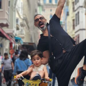 Umut Oğuz Instagram - Evladın varsa sadece sev 🧿💜
#dorabeybüyüyor 
#miras