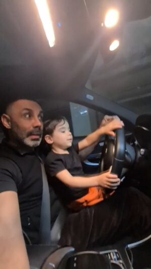 Umut Oğuz Instagram - Gerçek babaların, baba ruhu taşıyan tüm canlıların günü kutlu olsun...🧿👍🏼

#babalargünü