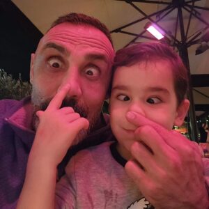 Umut Oğuz Instagram - Evladın varsa sadece sev 🧿💜
#dorabeybüyüyor 
#miras