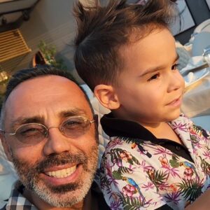 Umut Oğuz Instagram - Evladın varsa sadece sev 🧿💜
#dorabeybüyüyor 
#miras