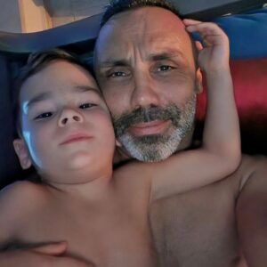 Umut Oğuz Instagram - Evladın varsa sadece sev 🧿💜
#dorabeybüyüyor 
#miras