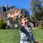 Umut Oğuz Instagram – Doram, canım oğlum dile kolay 4 yaşındasın 😍
Geleceğe not olsun: “Kalbin gibi bir ömrün olsun sana yeter”
İyi ki doğdun, iyi ki varsın, seni çok seviyorum 🌟⭐️💥🙏🏼 🩵

#dorabeybüyüyor
#turuncumutlu 
#umutoguz
