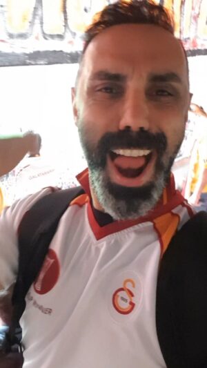 Umut Oğuz Instagram - Görelim sarı kırmızı kalpleri 💛❤️💛❤️💛

#galatasaray 
#derbi