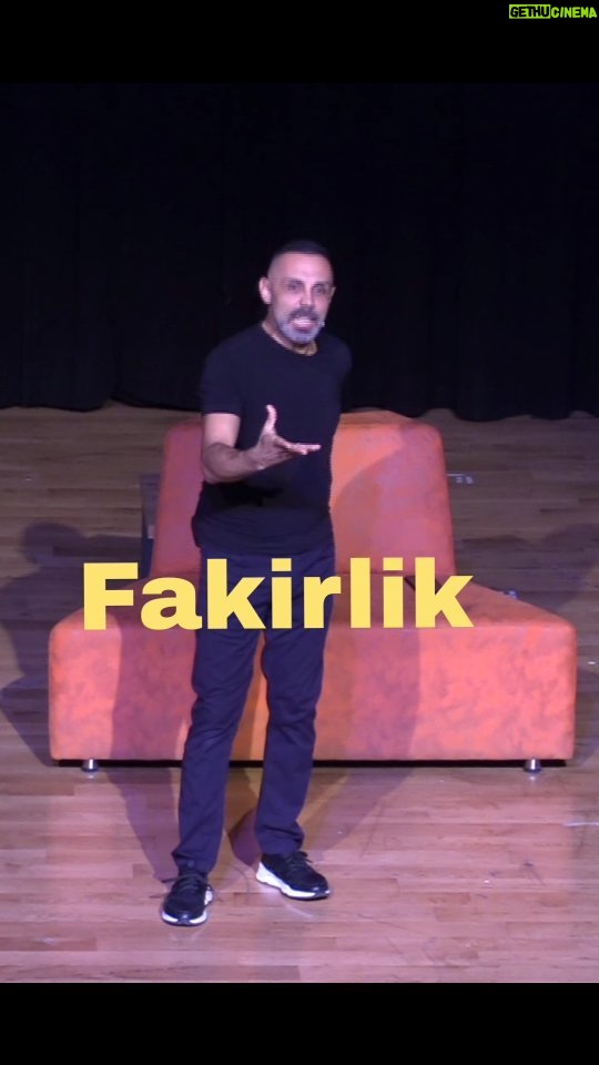 Umut Oğuz Instagram - Mayışlılar burda mı ? @miknatisgosteri #mıknatısgösteri #standupcomedy #komedi