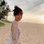 Ungsumalynn Sirapatsakmetha Instagram - อังแฮปปี้ได้ทุกที่เลยค่าา💃🏻🪘 #Devasom #DevasomSolFestival Devasom Khao Lak Beach Resort & Villas