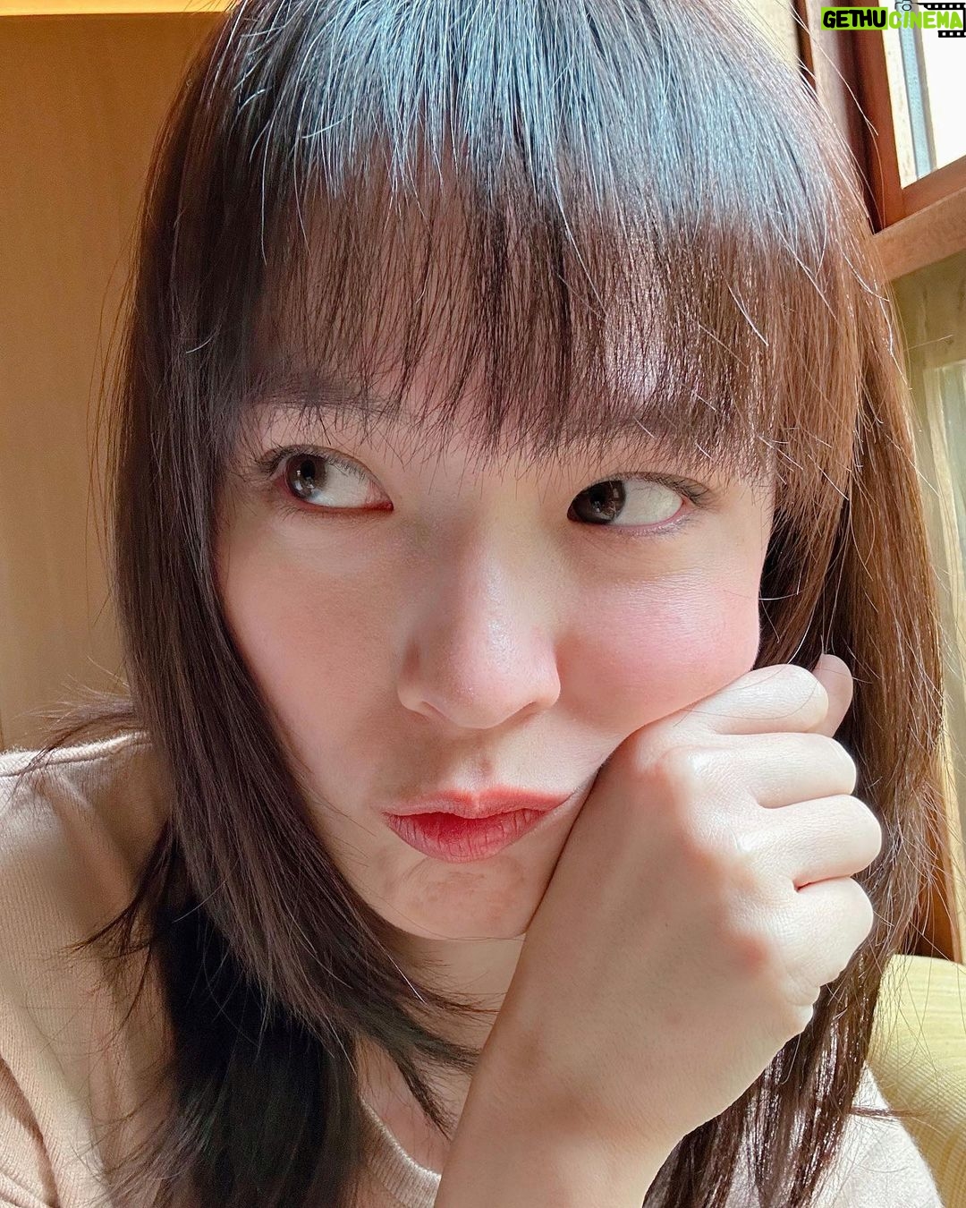 Ungsumalynn Sirapatsakmetha Instagram - มองกล้องอะทำเผลอ แต่มองเธออะตั้งใจ☺️ Amankora Punakha