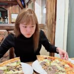 Ungsumalynn Sirapatsakmetha Instagram - พิซซ่าที่สวีเดน กินปีนี้อิ่มยาวถึงปีหน้า😄🍕 คลิปลงแล้วตามมาดูกันได้ที่ YT: DanPattie