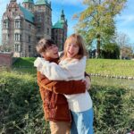 Ungsumalynn Sirapatsakmetha Instagram - หนูชอบอากาศหนาวแบบนี้ เพราะมีคนอย่างพี่ให้กอด🤗 Rosenborg Castle, Danmark