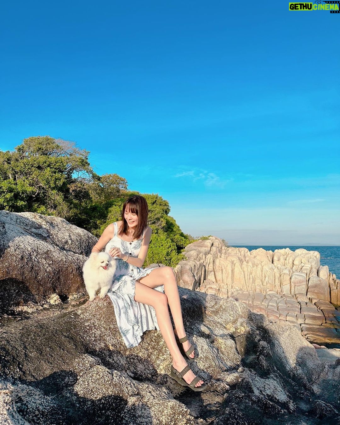 Ungsumalynn Sirapatsakmetha Instagram - แฮปปี้👧🏻🐶🌿 Koh Munnork Private Island