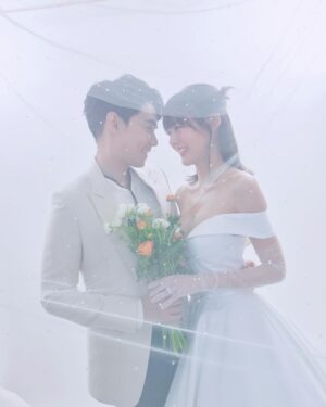 Ungsumalynn Sirapatsakmetha Instagram - เหมือนถ่ายposterซีรีส์เกาหลีเลย ชื่อเรื่องอะไรดีน๊า🤭🤵🏻‍♂️👰🏻‍♀️ Youtube: DanPattie #PostWedding