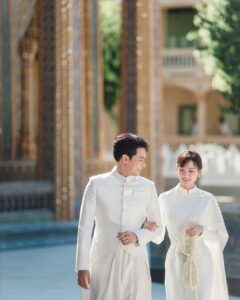Ungsumalynn Sirapatsakmetha Instagram - รอยยิ้มแบบนี้แหละที่ทำให้หนูรัก สายตาแบบนี้แหละที่อบอุ่นเสมอ ขอบคุณนะคะ❤️ @danworrawech #แต่งค่ะ วัดราชบพิธสถิตมหาสีมาราม
