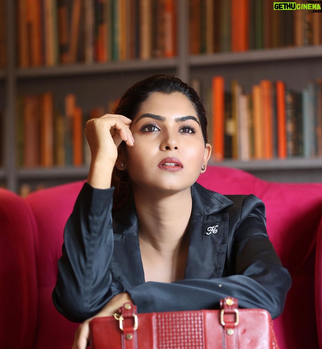 Upasana Rai Instagram - Elegance is not about being noticed, it's about being remembered. . #upasanarc #upasana #fashionblogger #fashionnova #formalwear #formal #formalhair #officewear #actor #modellife #style #elegance #ootd #instadaily #instalove