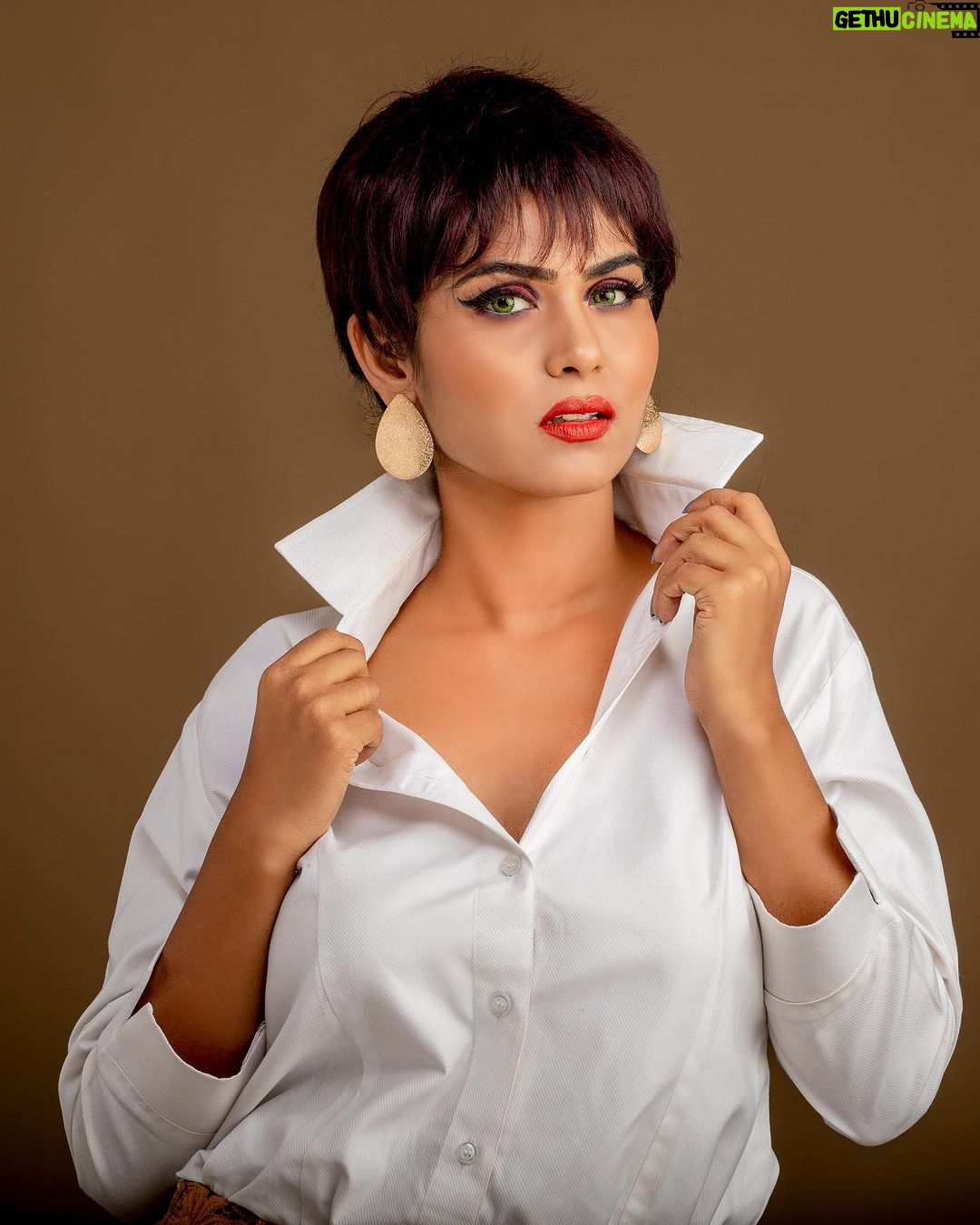 Upasana Rai Instagram - In frame @upasanarc Makeup & Hairstylist @srideviramesh_artist Styling @jalaksk @designstylewithj Photography @narenvalluvan Naren Valluvan Team @aravind_photography_20 Studio @njstudios_7159 . #upasana #upasanarc #shorthair #fashion #fashiongram #greeneyes #ootd #ootdfashion #newlook #loveyourself #instagood #instadaily #instamood #life #adventure #newstyle #fashionblogger #shorthairstyle