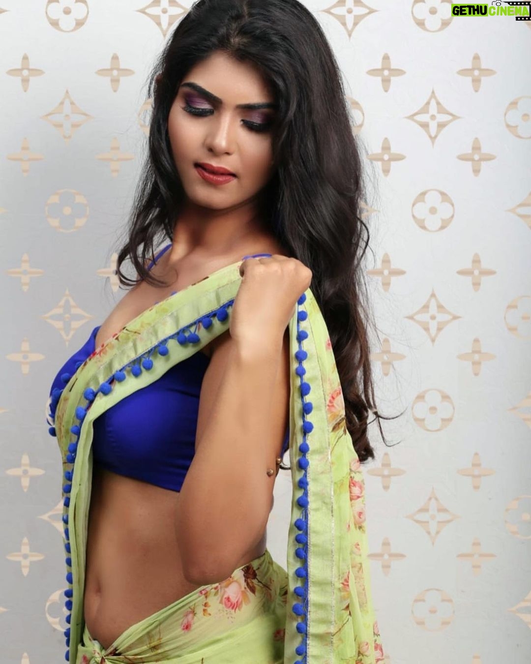 Upasana Rai Instagram - In a saree, every curve tells a story of elegance and allure. . #saree #elegance #curve #curvefashion #sareelove #instagood #instadaily #upasana #upasanarc