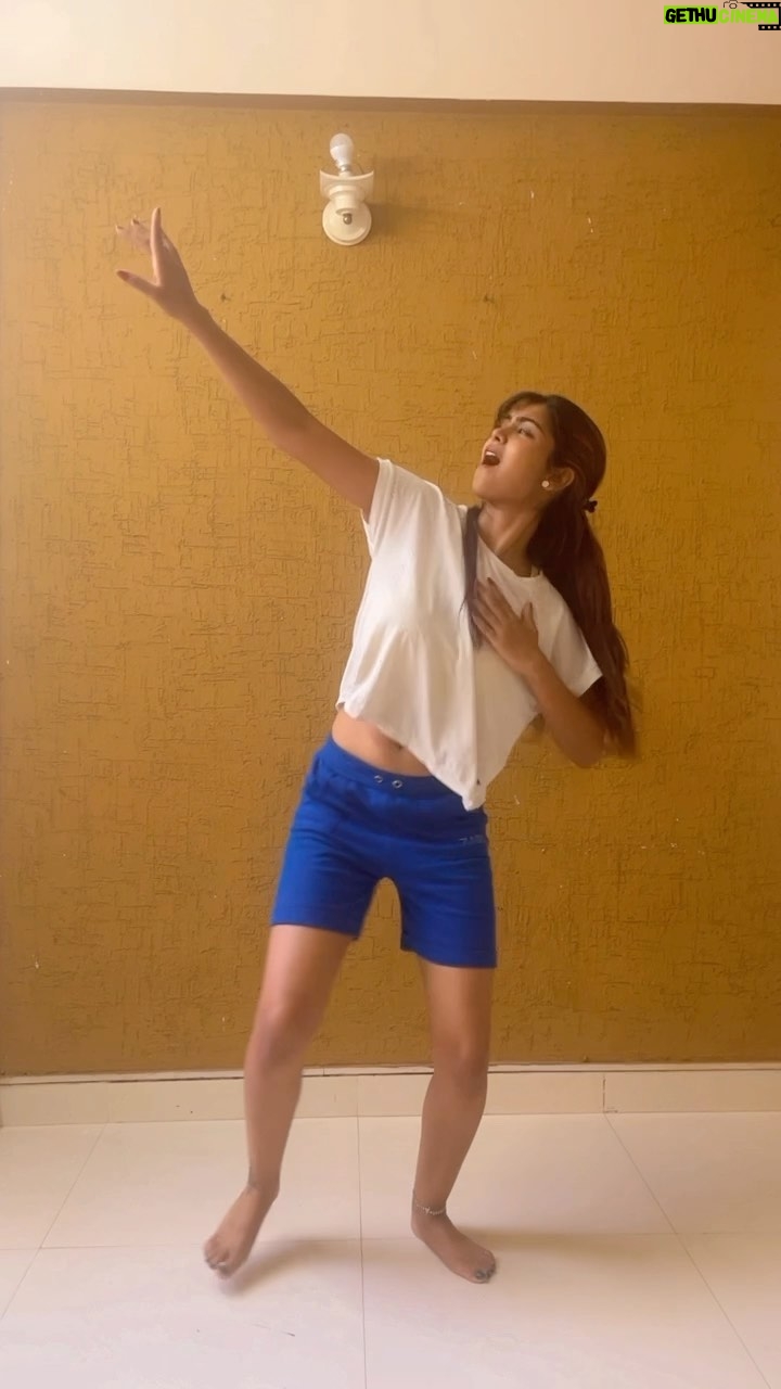 Upasana Rai Instagram - Dancing is like taking a mini vacation from the stress of the everyday. . #upasana #upasanarc #dance #dancereels #home #home #instadaily #instadaily