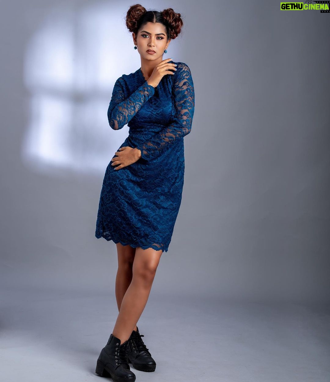 Upasana Rai Instagram - 🦋 In frame @upasanarc Makeup & Hairstylist @srideviramesh_artist Styling @jalaksk @designstylewithj Photography @narenvalluvan Naren Valluvan Team @aravind_photography_20 Studio @njstudios_7159 . #upasana #upasanarc #blue #fashion #fashiongram #greeneyes #ootd #ootdfashion #newlook #loveyourself #instagood #instadaily #instamood