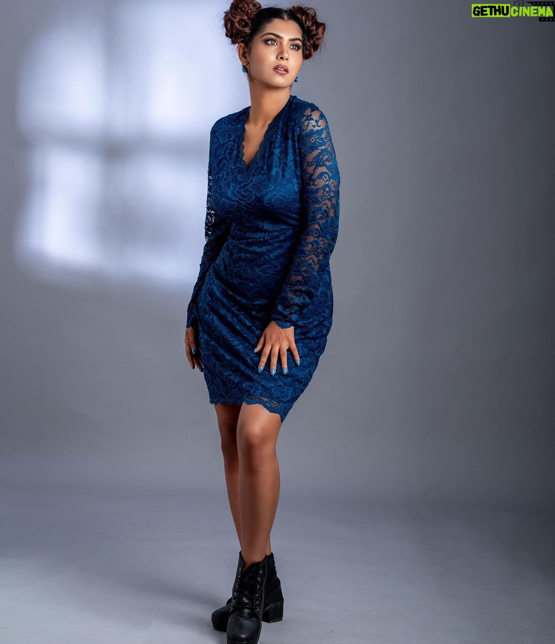 Upasana Rai Instagram - 🦋 In frame @upasanarc Makeup & Hairstylist @srideviramesh_artist Styling @jalaksk @designstylewithj Photography @narenvalluvan Naren Valluvan Team @aravind_photography_20 Studio @njstudios_7159 . #upasana #upasanarc #blue #fashion #fashiongram #greeneyes #ootd #ootdfashion #newlook #loveyourself #instagood #instadaily #instamood