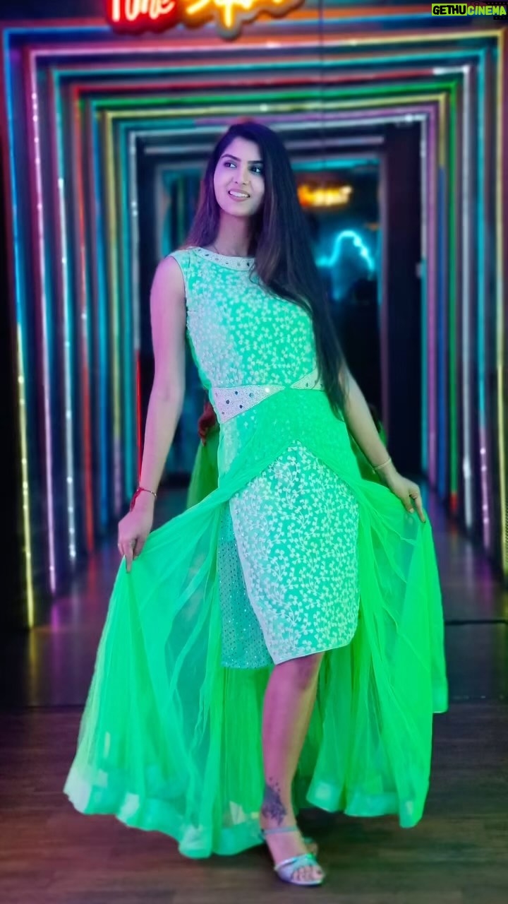 Upasana Rai - 86 Likes - 🍀👗 eco friendly
.
#upasanarc #upasana #green #trendingreels #dress #fashionmodel #fashion #fashionstyle #ootd