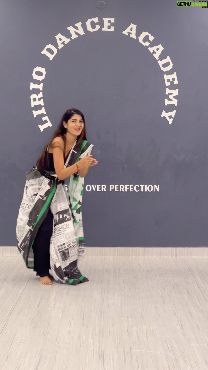Upasana Rai Instagram - Little too fun for Bengali trend . #upasana #upasanarc #bengalitradition #dance #dancerlife #fashion #fashionblogger #sareelove #sareefashion #belt #ootd #ootdfashion