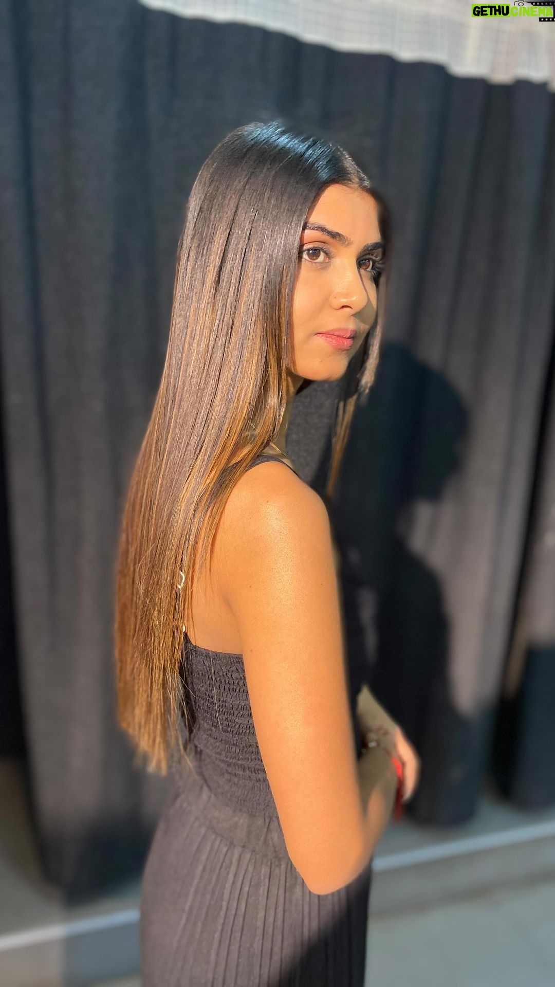 Upasana Rai - 105 Likes - Feed back from @upasanarc about our service
Embrace a wave of vibrant hues and flawless cuts with Lakmé Salon’s Oceanic Cut & Colour Collection curated by the backstage experts at Lakmé Fashion Week. Visit your Lakmé Salon now.
Book Appointment:
☎️ 9360328335
#TrendsThatSetWaves #LakméSalon #BackStageHeroes #Lakmésalon