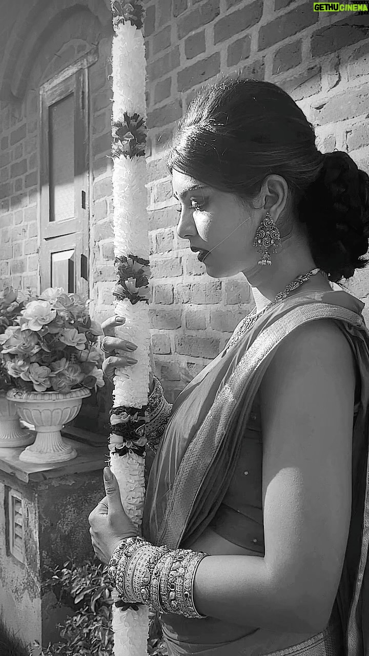 Upasana Rai Instagram - The black and white era . #upasanarc #upasana #blackandwhite #instagram #instadaily #sunset #retro #girl #actor #shoot #reels #trendingreels